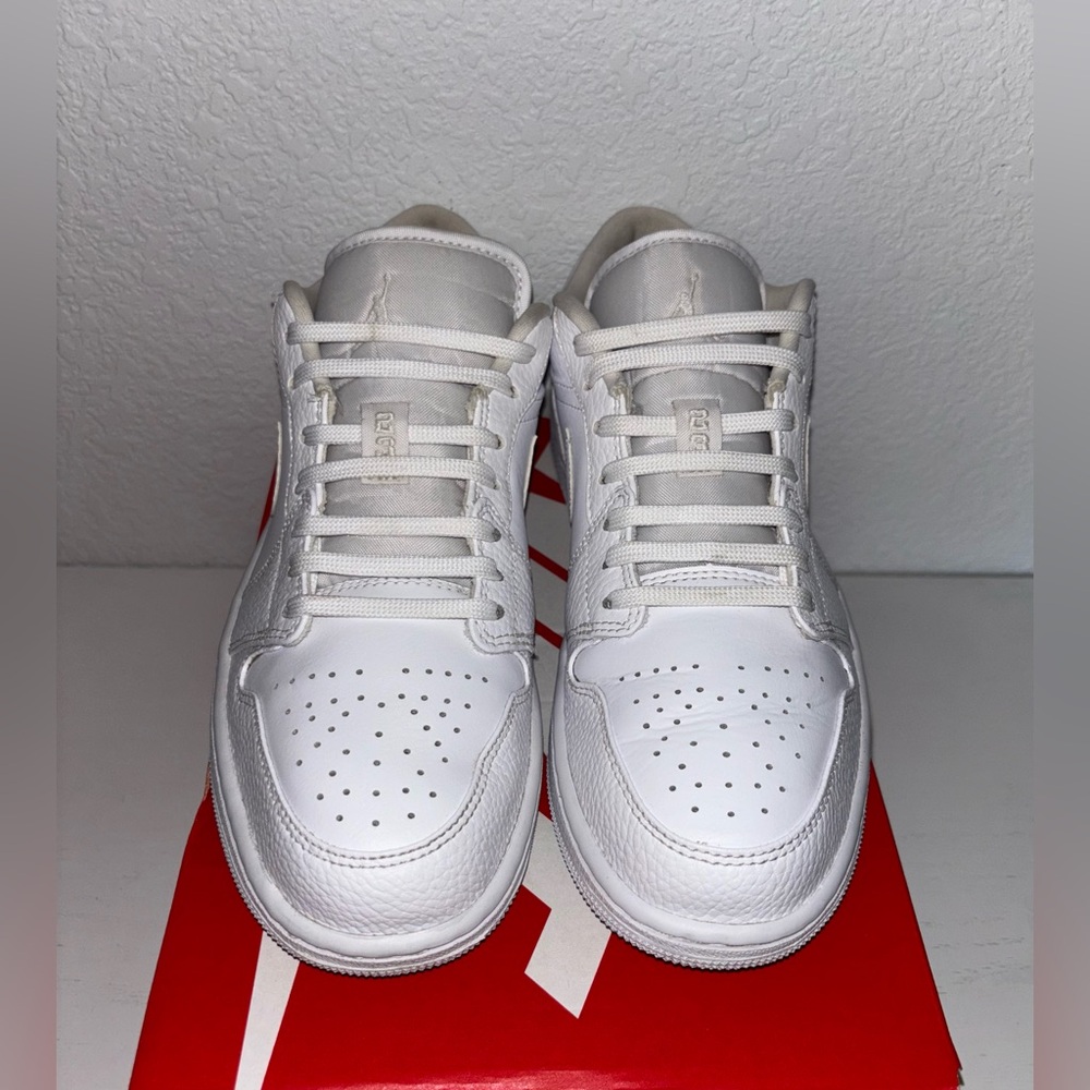 *JORDAN* Jordan 1 Low Triple White Mens Size 7.5 Womens 9.